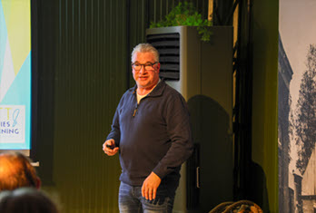 Toine Klaassen slot loevestein av branchevereniging Tandtechniek